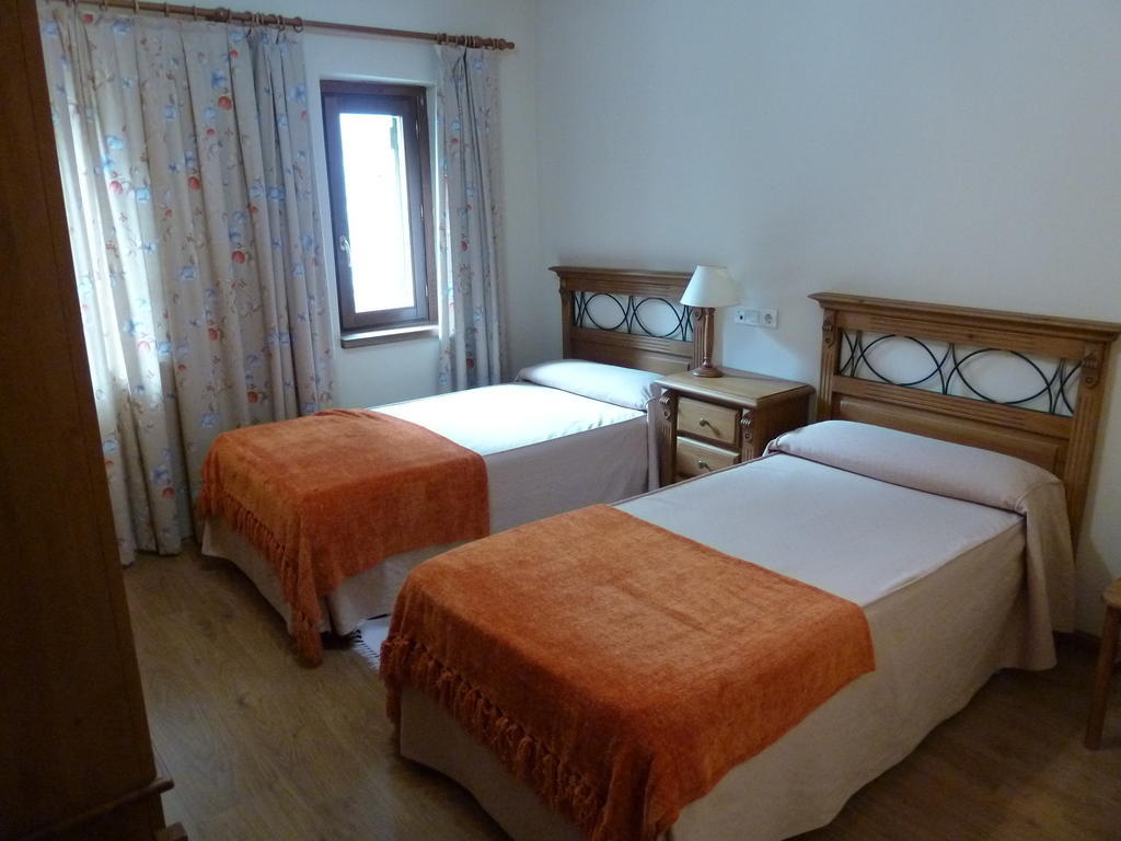 Apartahotel Faure Sallent De Gallego Room photo